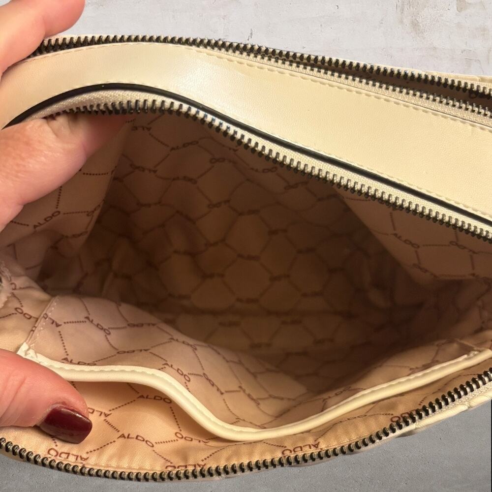 Aldo NWOT White Quilted Crossbody Bag with Chevron Stitching or Mask - Picture 7 of 8